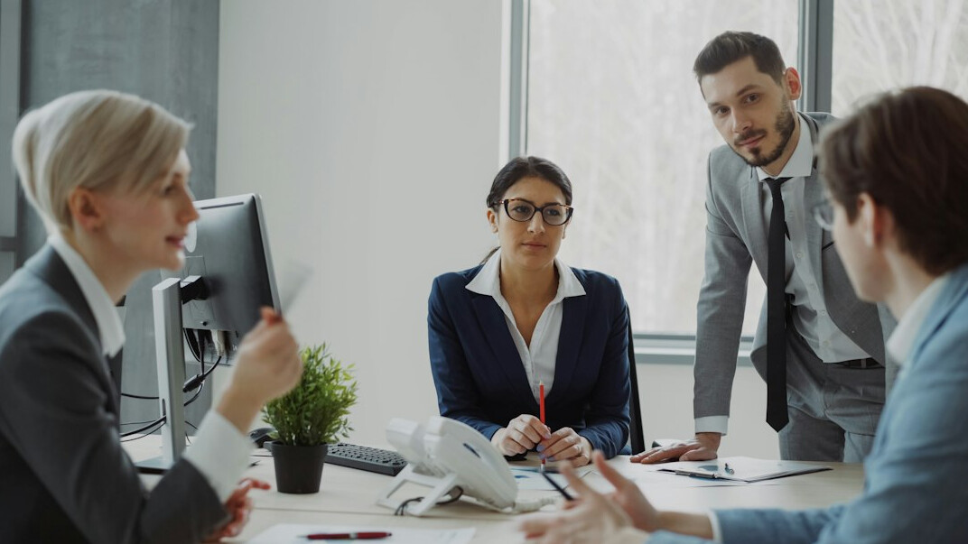 it professionals discussing skills